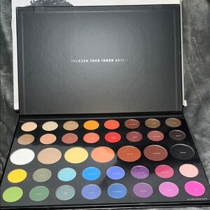 Morphe James Charles Colorful Artistry Palette